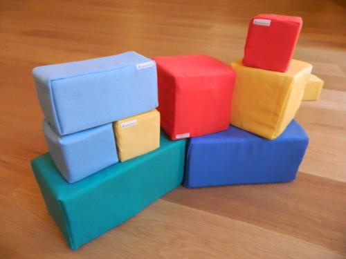 materiale-psicomotorio: cubi piccoli allestiti